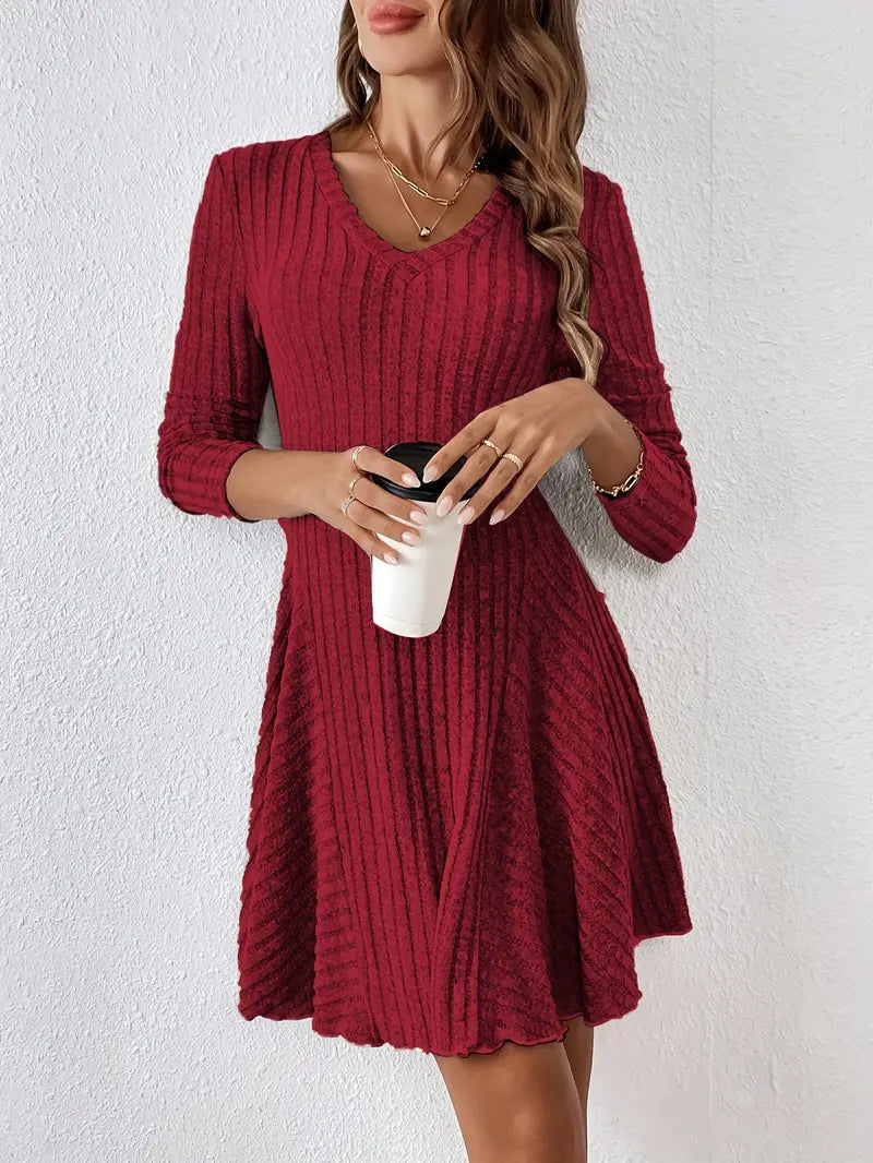 Amara | Strickkleid mit Eleganter Passform und Raffiniertem V-Ausschnitt für Frauen