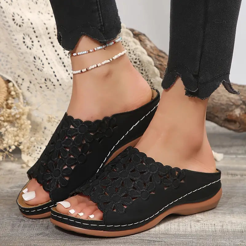 Esseny | Anmutige Sandalen mit Keilabsatz und Blumenmuster