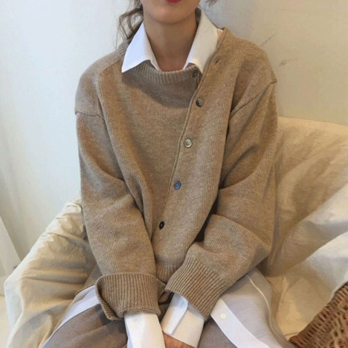 Eira - Bequeme Strickjacke mit verspieltem Knopfverschluss