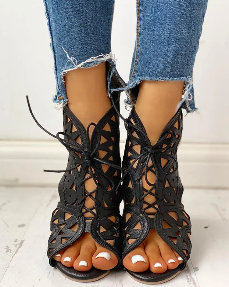 Brandi - Bequeme Damensandalen mit Schnürsenkeln