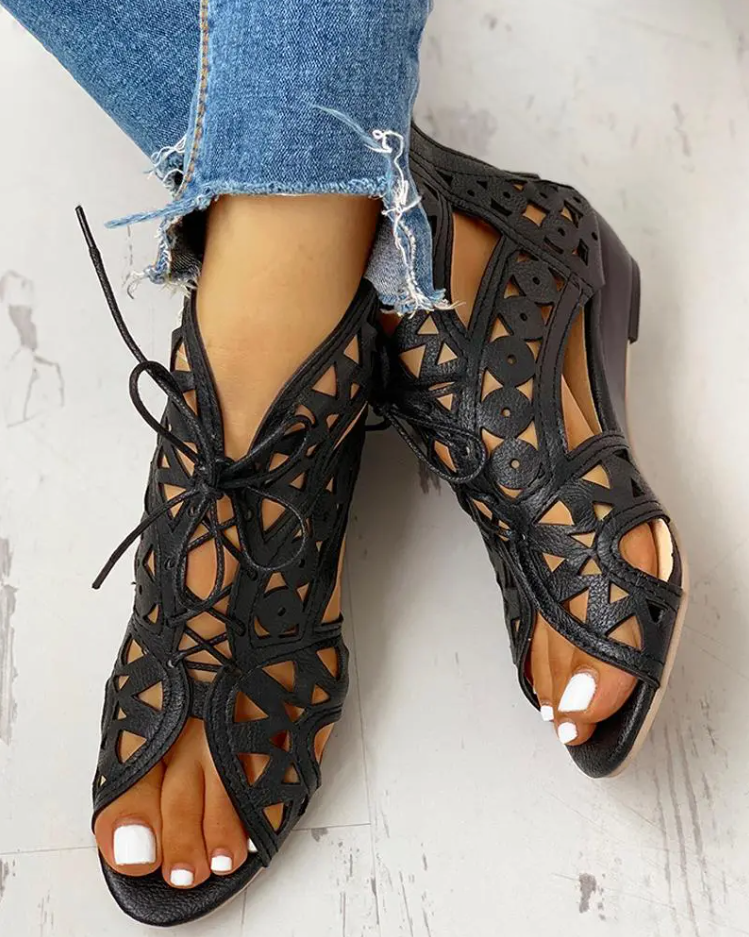 Brandi - Bequeme Damensandalen mit Schnürsenkeln