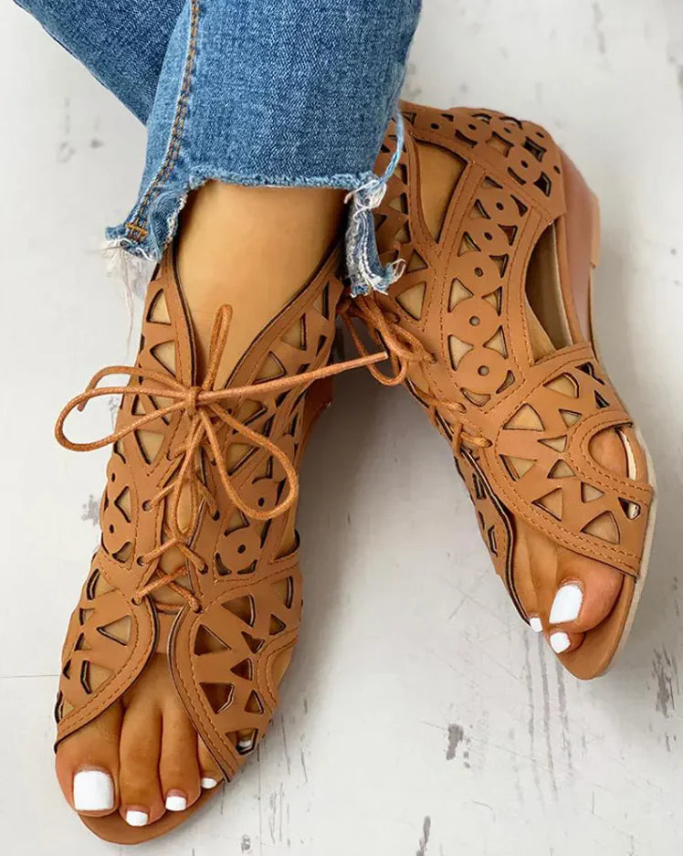 Brandi - Bequeme Damensandalen mit Schnürsenkeln