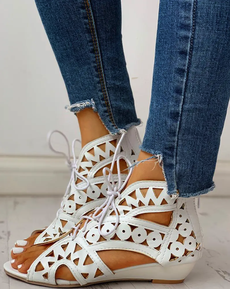 Brandi - Bequeme Damensandalen mit Schnürsenkeln