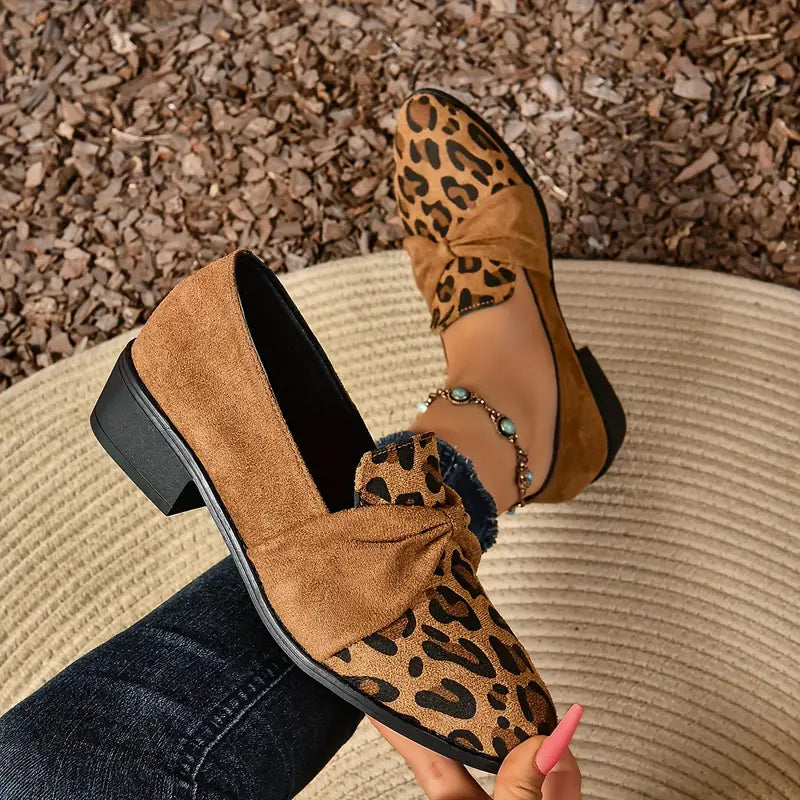 Lepanira | Vintage Loafer mit Schleifendetail und Leopard Print