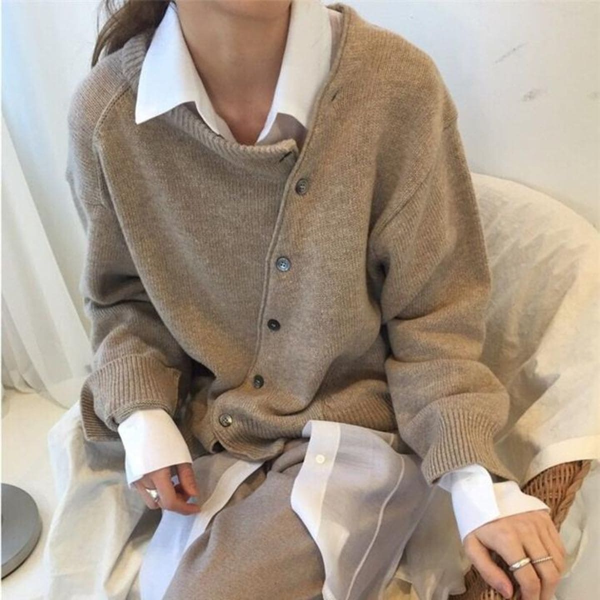Eira - Bequeme Strickjacke mit verspieltem Knopfverschluss