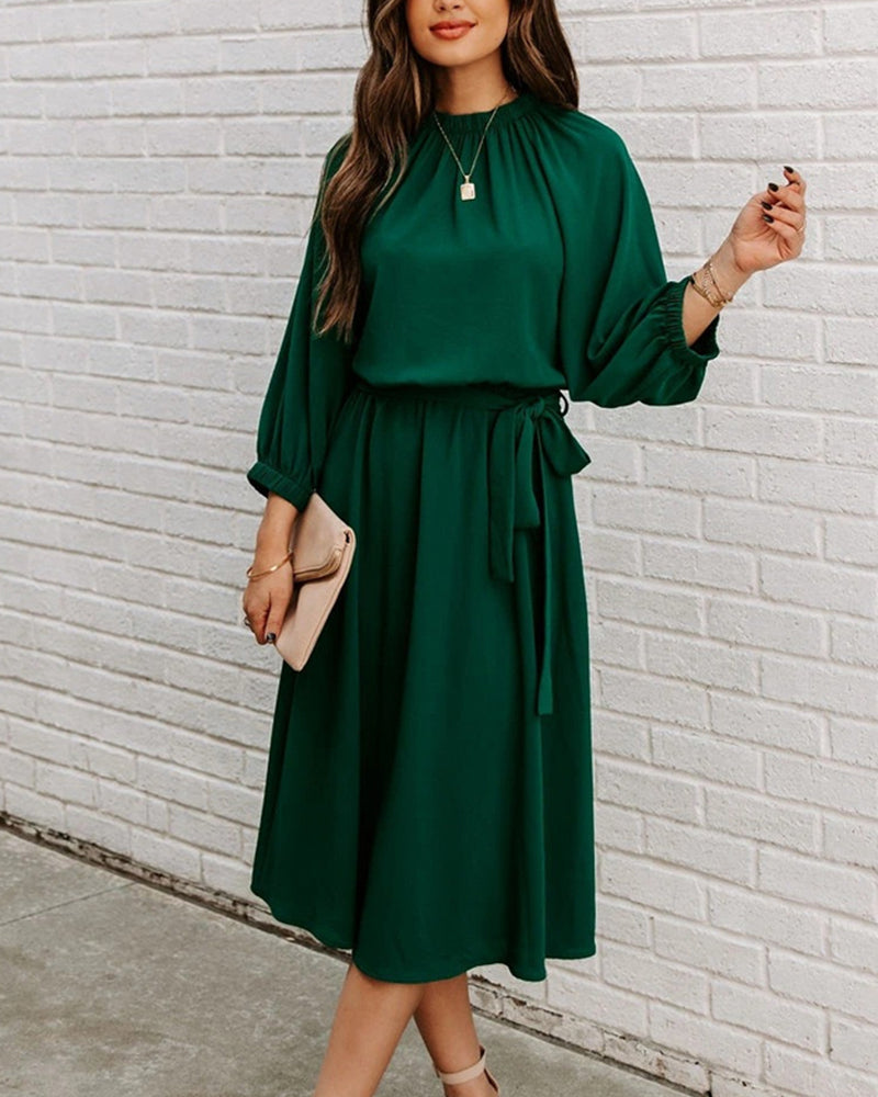 Delia - Elegantes einfarbiges Kleid mit Rundhalsausschnitt