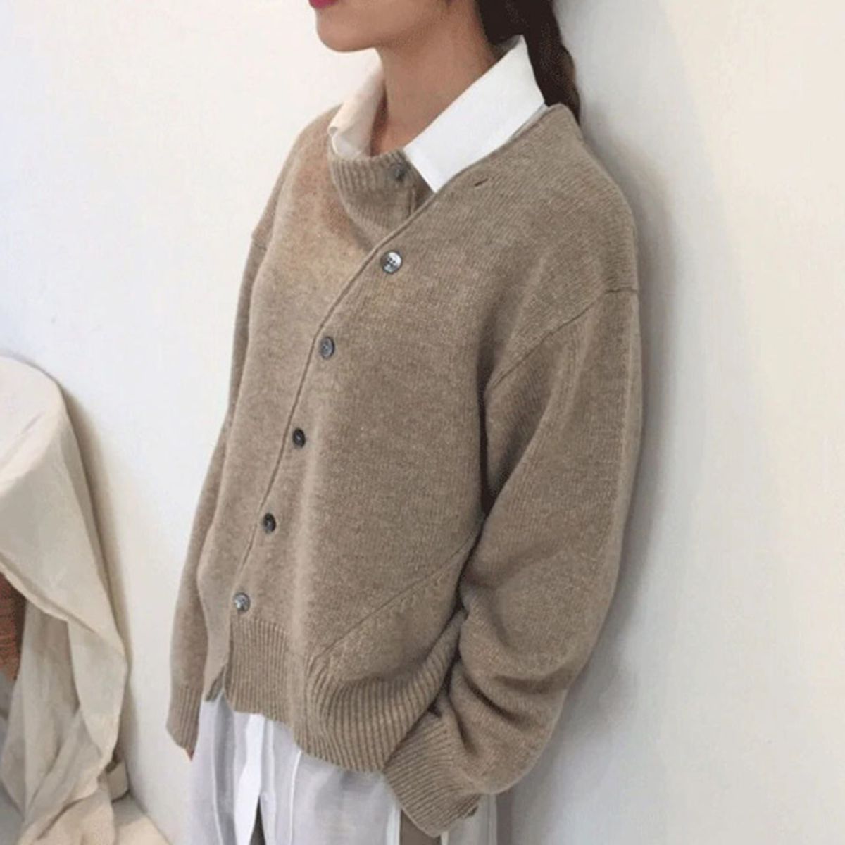Eira - Bequeme Strickjacke mit verspieltem Knopfverschluss