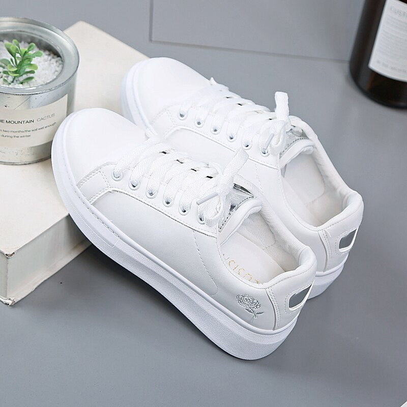 Linda – Hochwertiger Sneaker mit Aircushion-Sohle und Rosenemblem