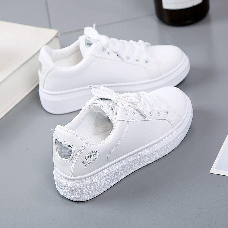 Linda – Hochwertiger Sneaker mit Aircushion-Sohle und Rosenemblem