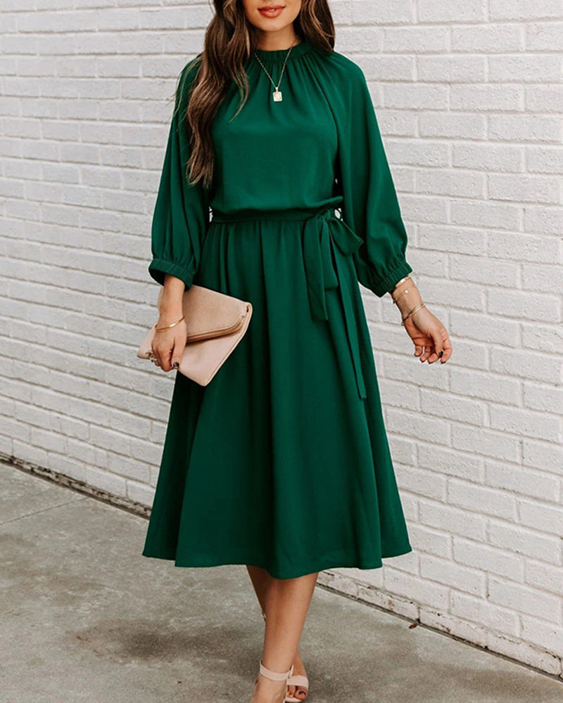 Delia - Elegantes einfarbiges Kleid mit Rundhalsausschnitt