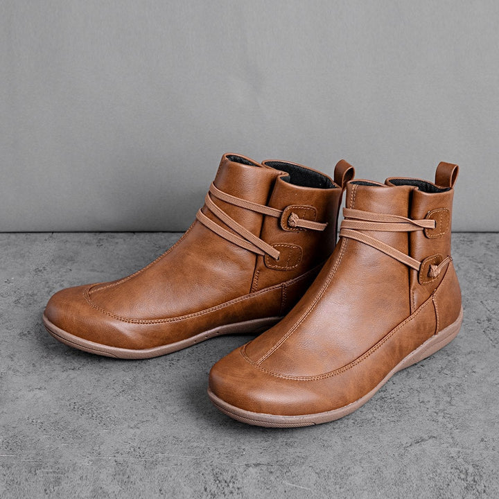 Kanino | Elegante Stiefelette mit Riemen für Damen