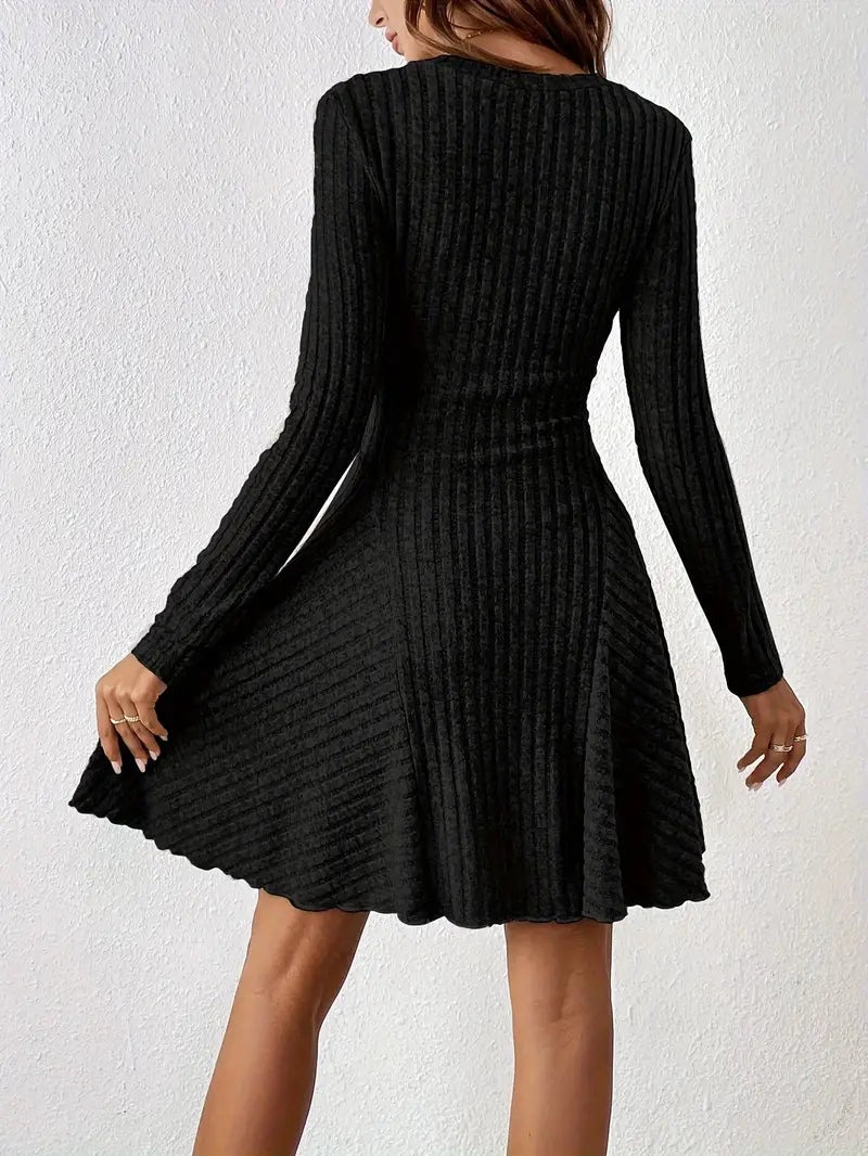 Amara | Strickkleid mit Eleganter Passform und Raffiniertem V-Ausschnitt für Frauen