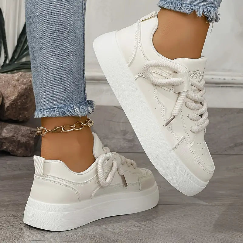 Mikaela | Atmungsaktive Lift-Sneakers in Einfarbigem Design