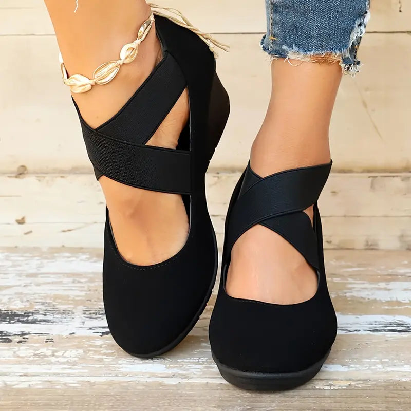 Manimo | Schwarze lässige Keilschuhe mit elastischem Riemen