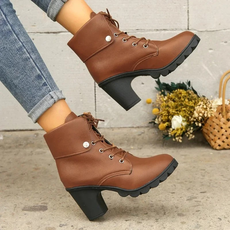 Mazara | Leder Stiefeletten mit Schnürung, Chunky Absatz und Rundkappe