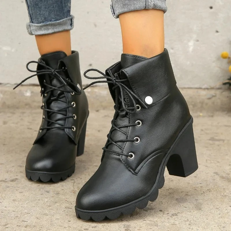 Mazara | Leder Stiefeletten mit Schnürung, Chunky Absatz und Rundkappe