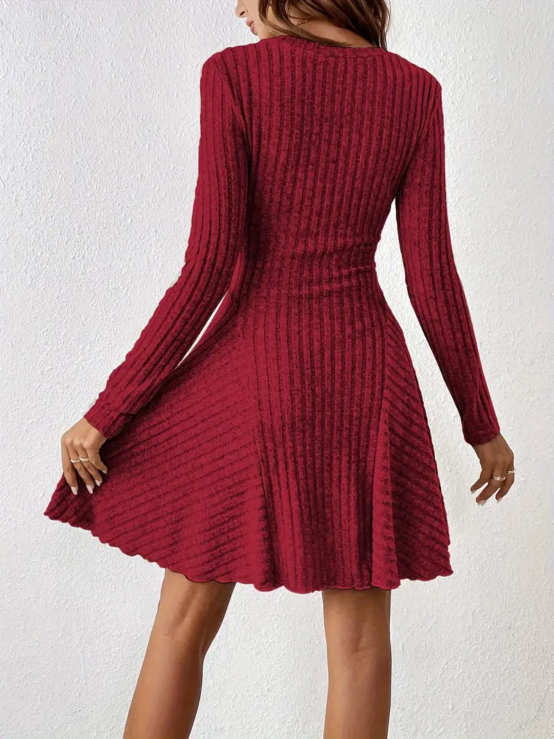 Amara | Strickkleid mit Eleganter Passform und Raffiniertem V-Ausschnitt für Frauen
