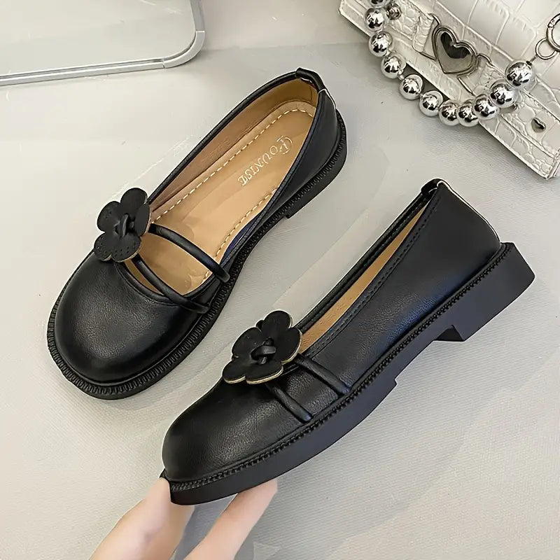 Schuna | Trendige Schuhe mit Blumenakzent und flachem Mund