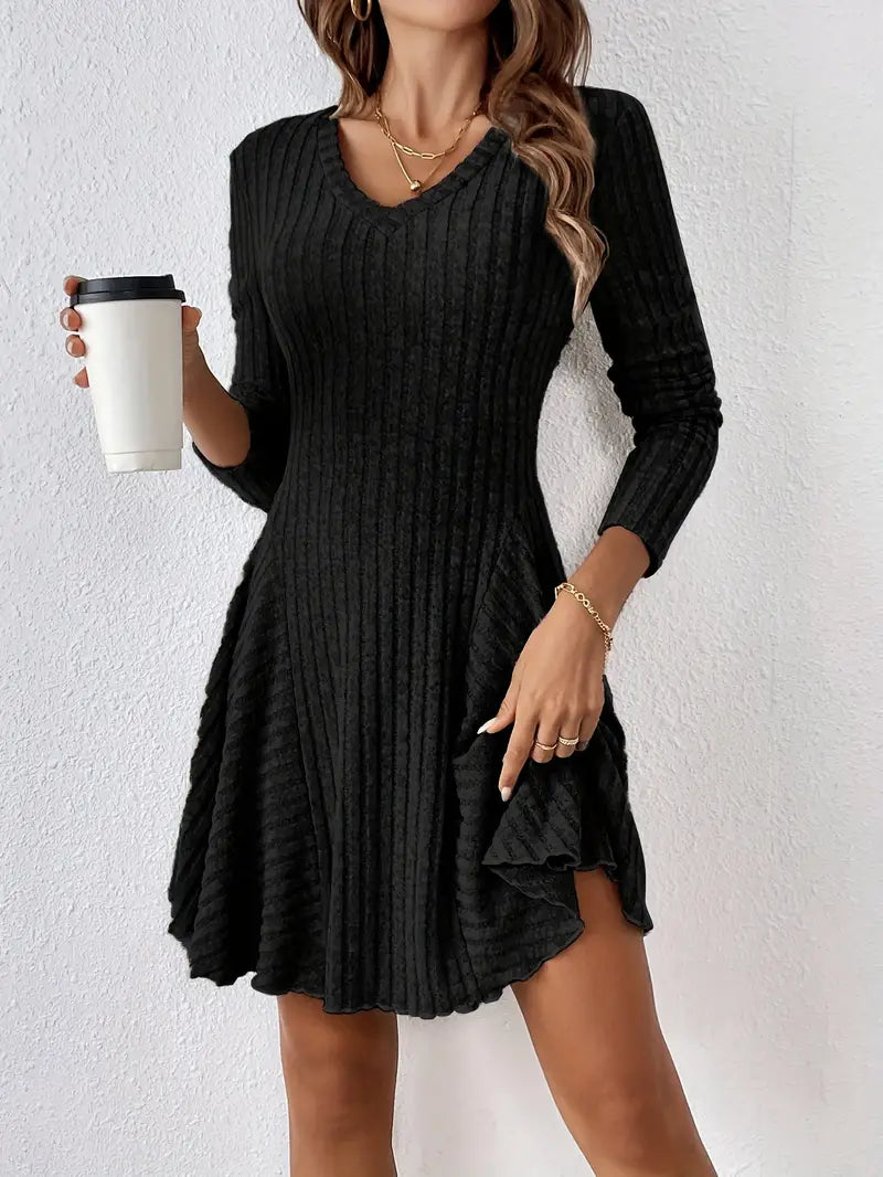 Amara | Strickkleid mit Eleganter Passform und Raffiniertem V-Ausschnitt für Frauen