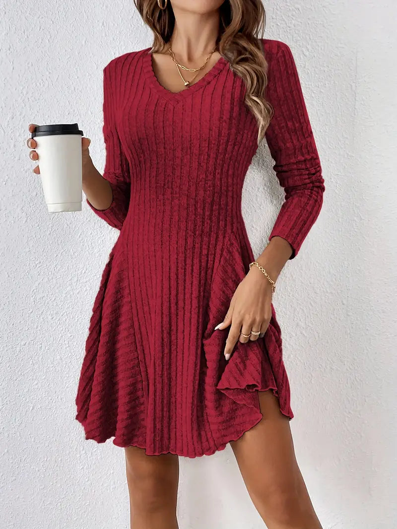 Amara | Strickkleid mit Eleganter Passform und Raffiniertem V-Ausschnitt für Frauen
