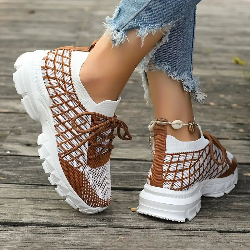 Sohlie | Sportschuhe mit rutschfester Sohle und Schnürung