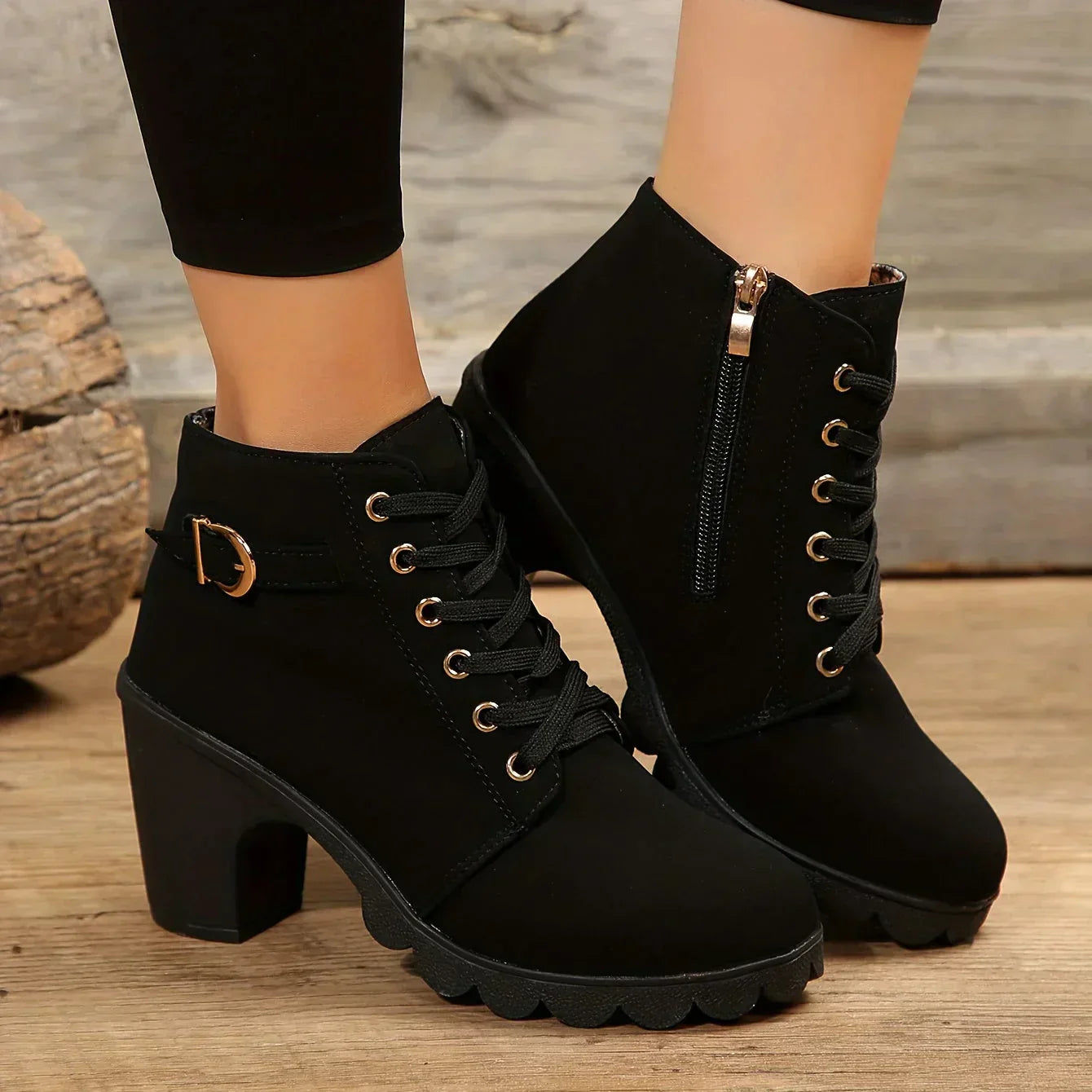 Sambaline | Chunky Heeled Ankle Boots mit Metallverzierung