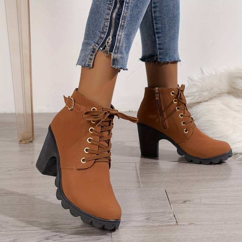 Sambaline | Chunky Heeled Ankle Boots mit Metallverzierung