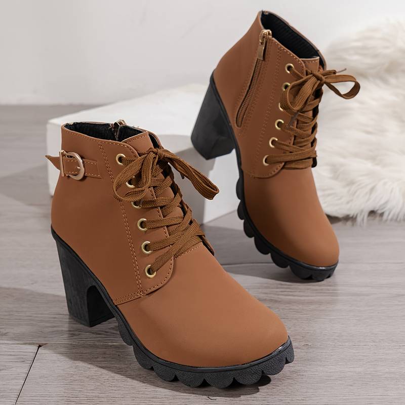 Sambaline | Chunky Heeled Ankle Boots mit Metallverzierung
