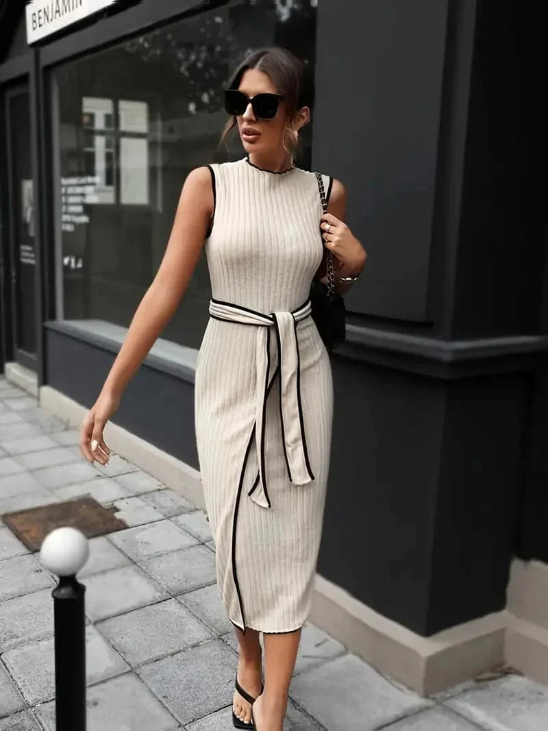 Livia | Kleid mit Eleganter Silhouette und Stilvollem Gürtel für Frauen