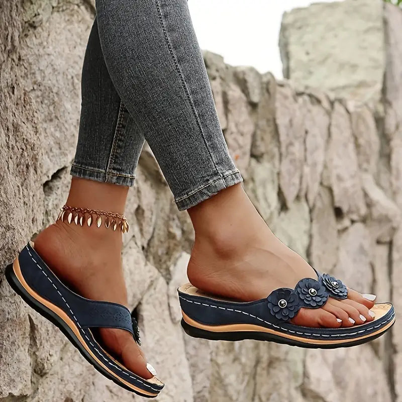Lia | Flip-Flops mit Floraler Verzierung und Bequemem Fußbett für Damen