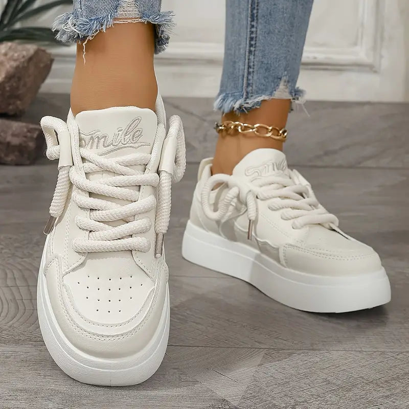 Mikaela | Atmungsaktive Lift-Sneakers in Einfarbigem Design
