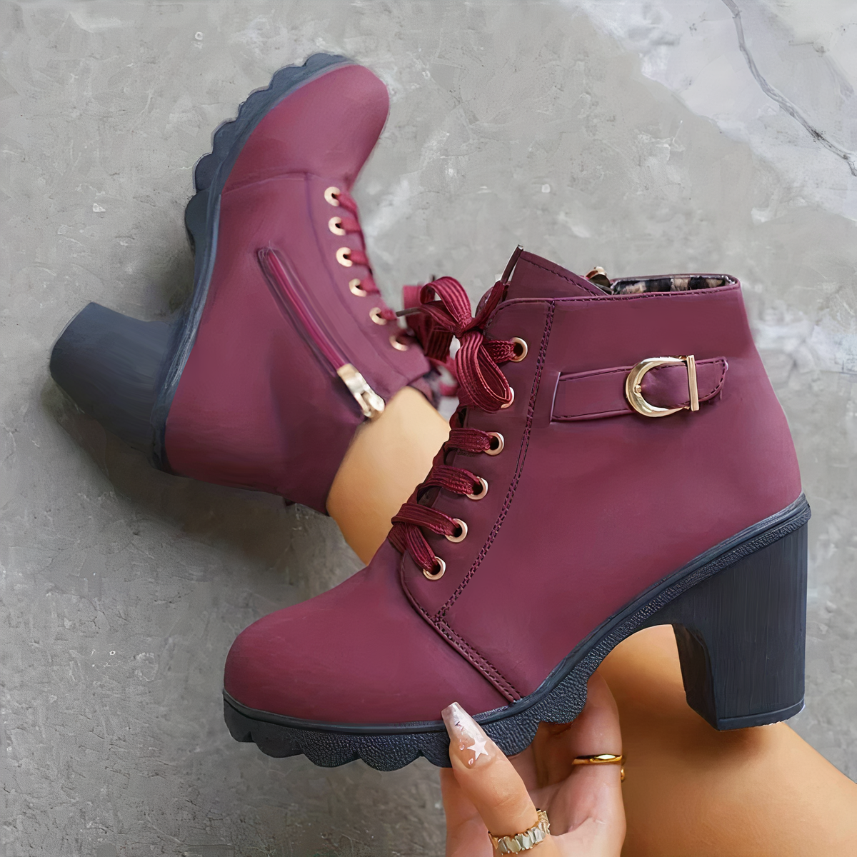 Sambaline | Chunky Heeled Ankle Boots mit Metallverzierung