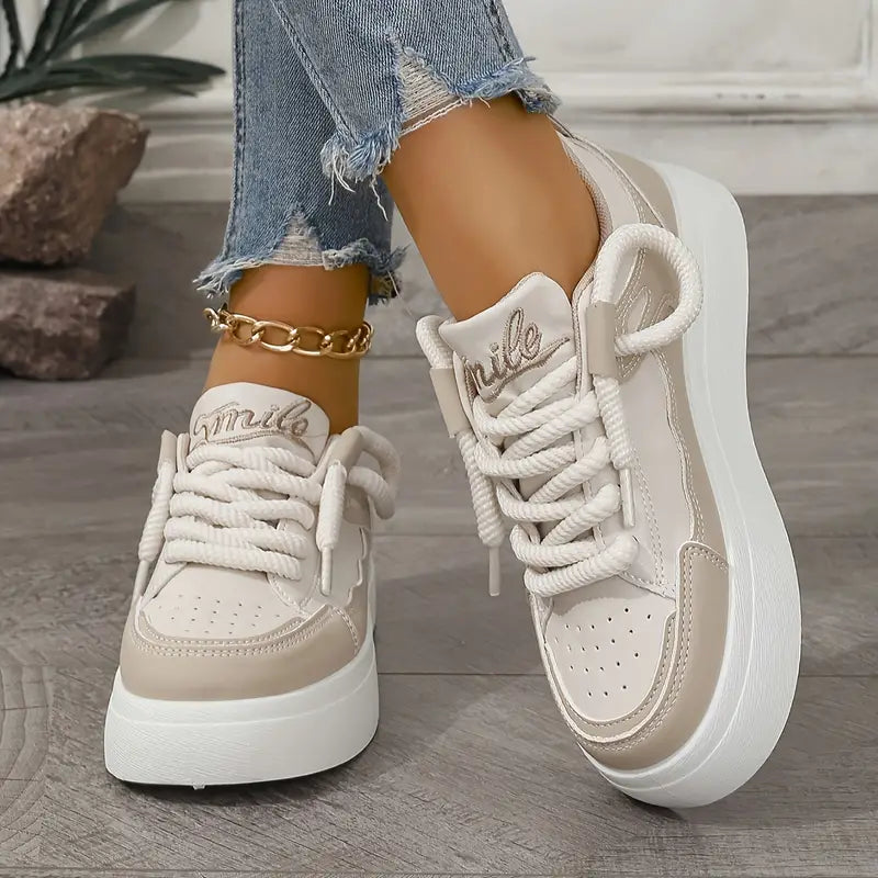 Mikaela | Atmungsaktive Lift-Sneakers in Einfarbigem Design