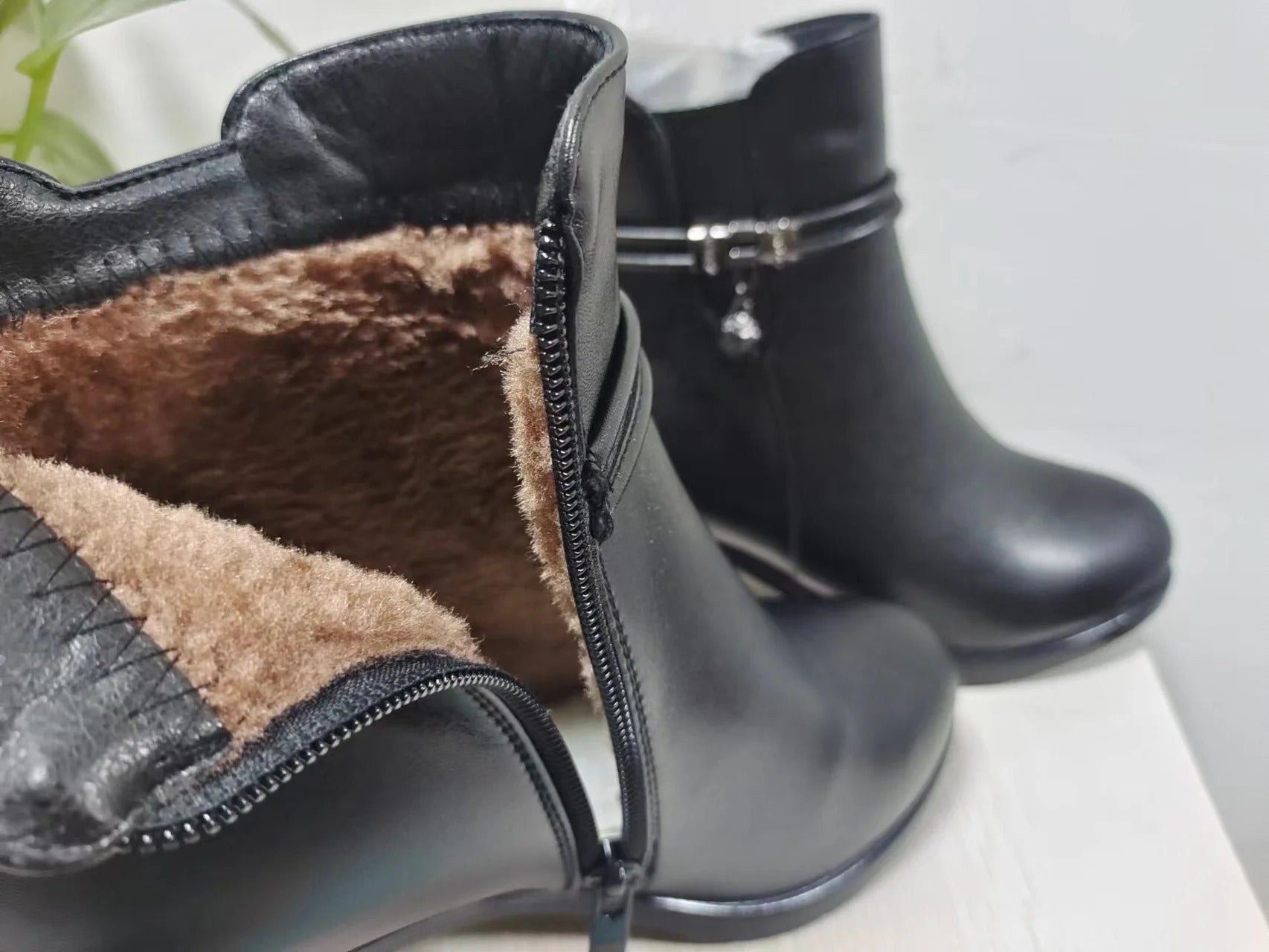 Frederika | Elegante Winterstiefeletten aus weichem Leder mit Reißverschluss und Fellfutter