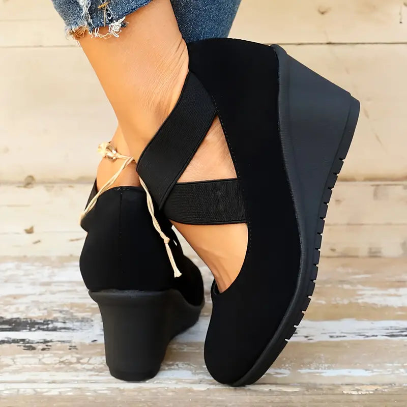 Manimo | Schwarze lässige Keilschuhe mit elastischem Riemen