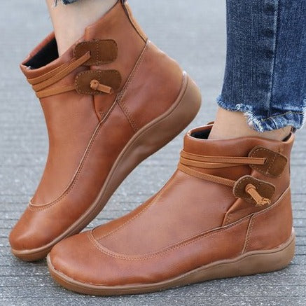 Kanino | Elegante Stiefelette mit Riemen für Damen