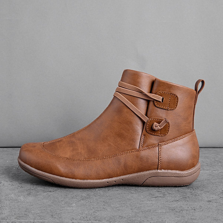 Kanino | Elegante Stiefelette mit Riemen für Damen