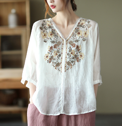 Livia | Bluse mit Leichtem Leinenstoff und Aufwendiger Stickerei für Frauen