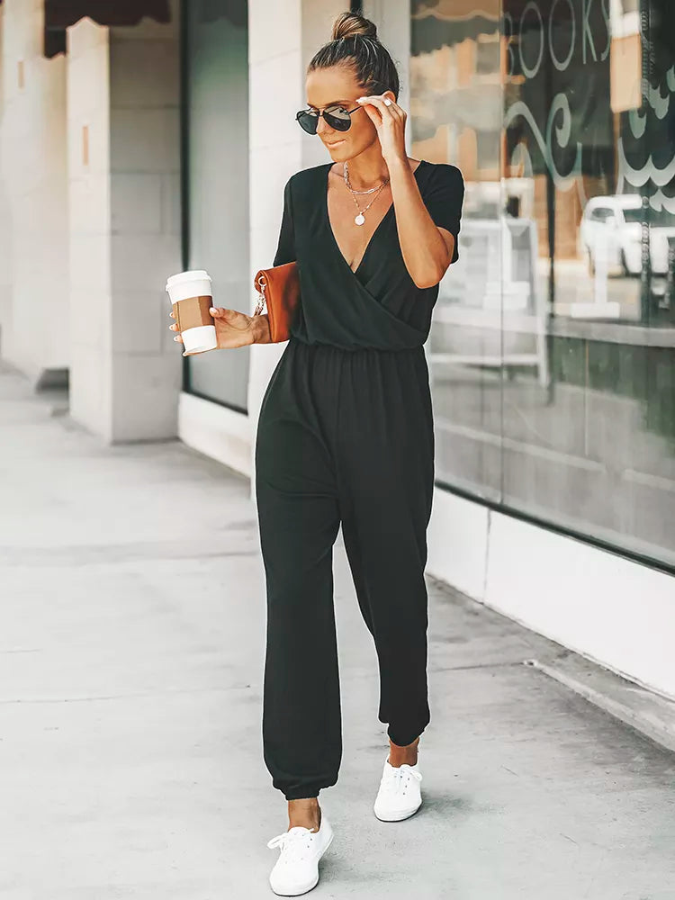 EMMA - Kurzärmeliger Jumpsuit mit V-Ausschnitt