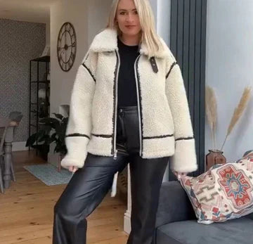 Hanna - Flauschige Teddyjacke mit Kontrastdetails